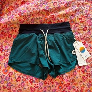 Vuori Shorts